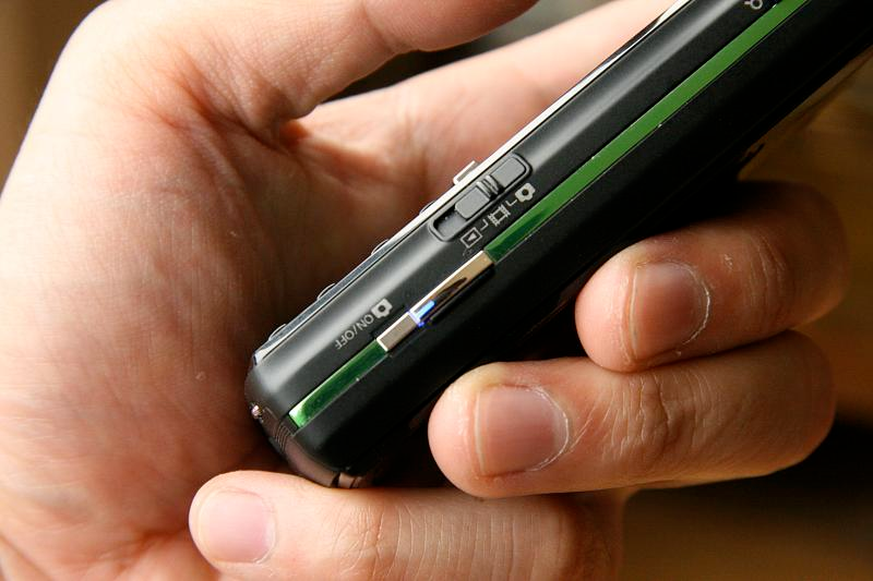 Illustration for article titled Lightning Review: Sony Ericsson K850i CyberShot Phone (Verdict: Almost Usable, But Not Quite)
